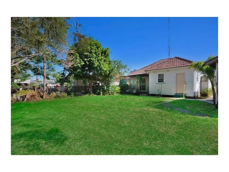 27 St Johns Drive, Croudace Bay NSW 2280