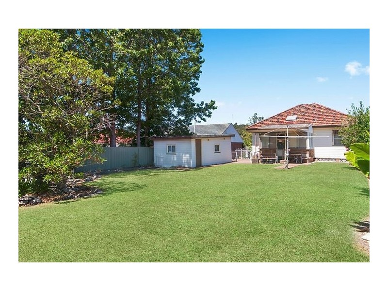 8 Vista Parade, Kotara NSW 2289