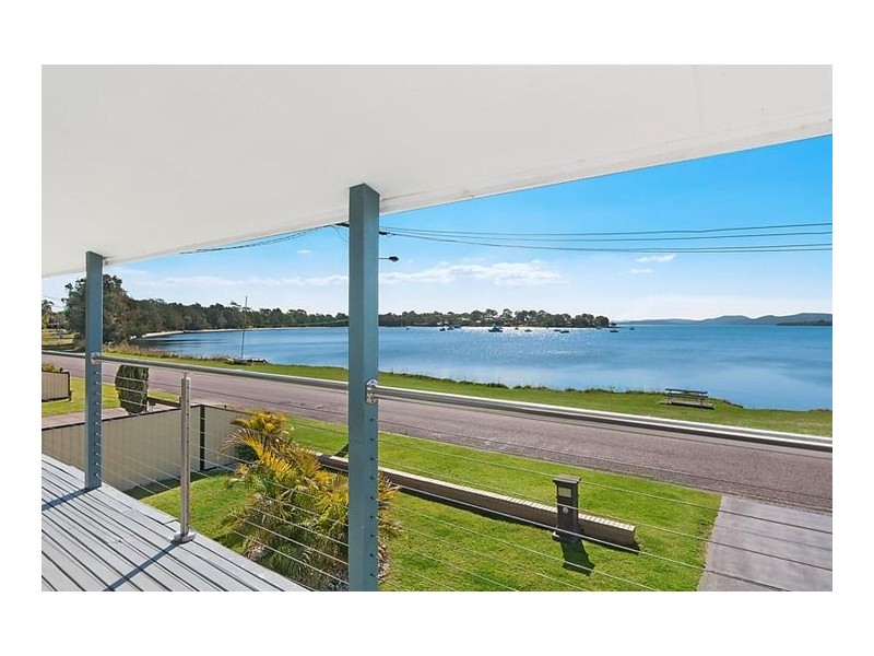 32 Peace Parade, Tanilba Bay NSW 2319