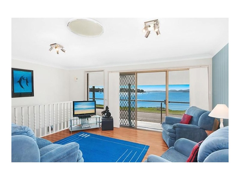 32 Peace Parade, Tanilba Bay NSW 2319