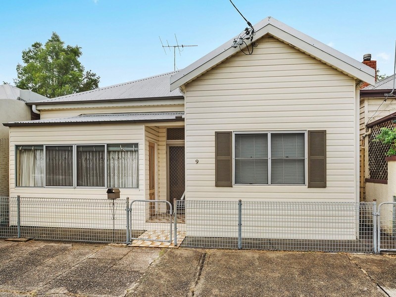 9 Lindsay Street, Hamilton NSW 2303