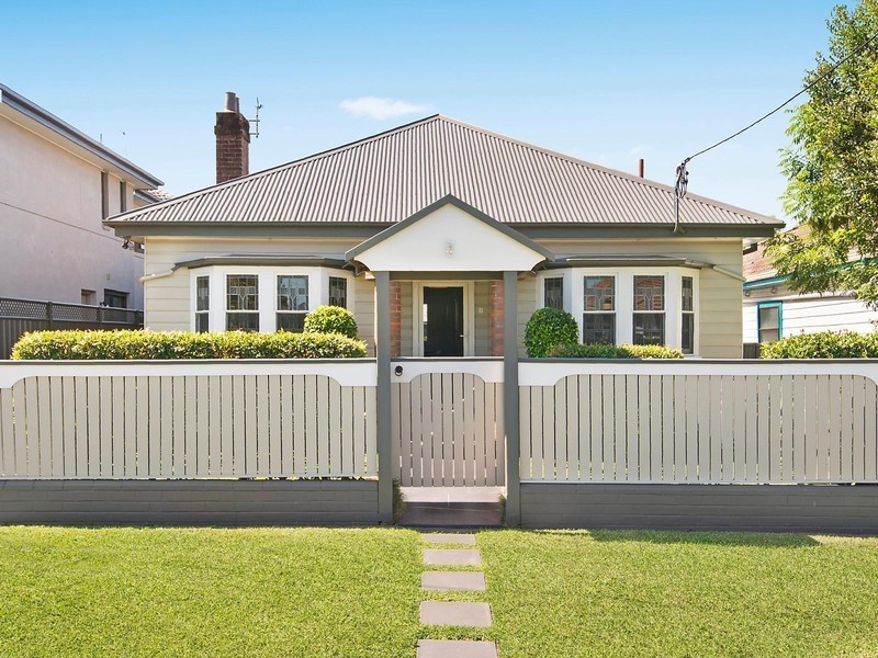 4 Freyberg Street, New Lambton NSW 2305