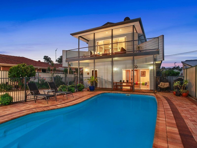 15 Roscoe Street, Kotara South NSW 2289