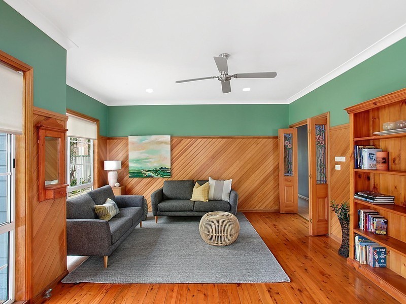 15 Roscoe Street, Kotara South NSW 2289