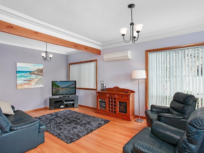 15 Roscoe Street, Kotara South NSW 2289