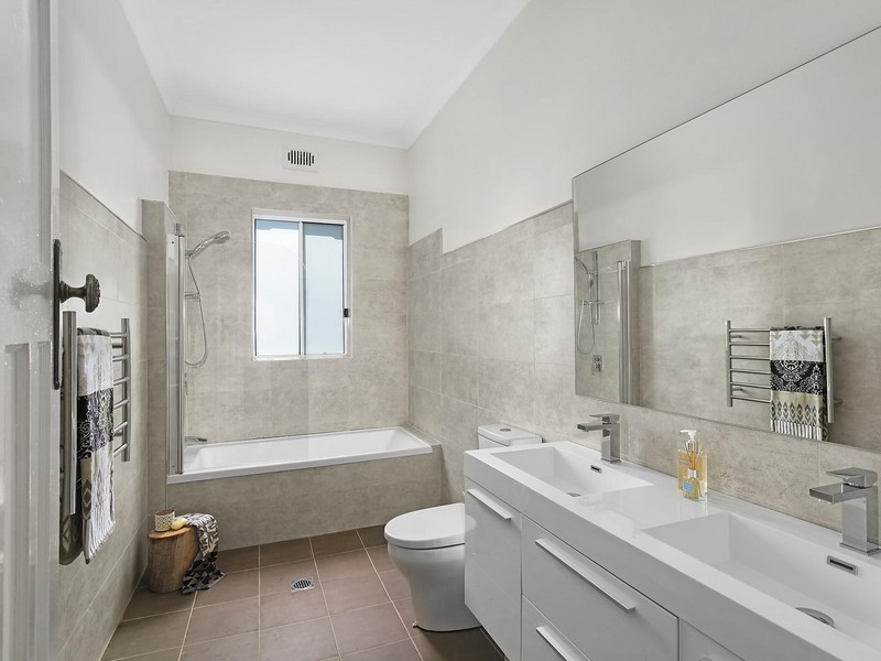 33 Brunker Road, Broadmeadow NSW 2292