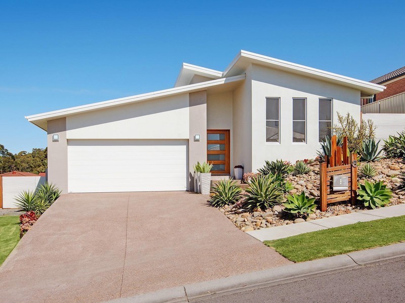 8 Ripon Way, Macquarie Hills NSW 2285