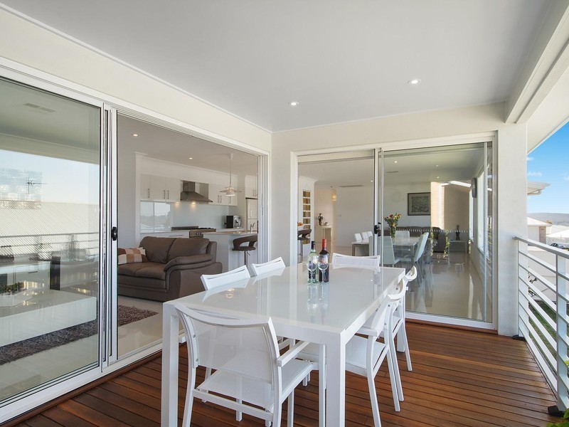 8 Ripon Way, Macquarie Hills NSW 2285