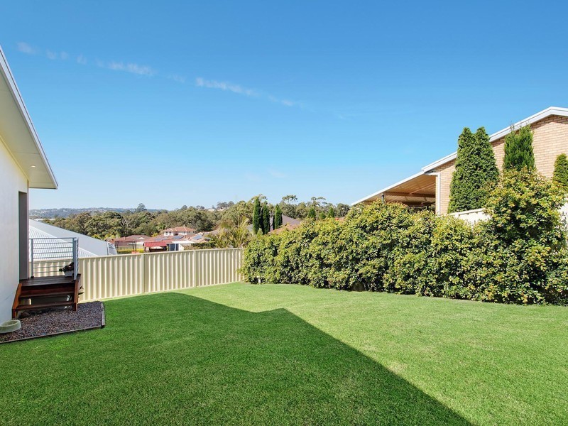 8 Ripon Way, Macquarie Hills NSW 2285