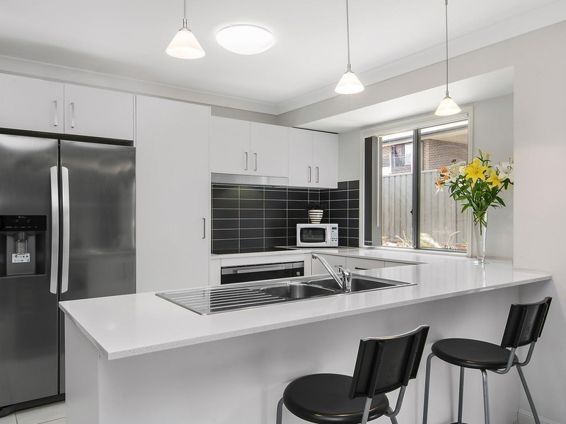 25 Medina Place, Cameron Park NSW 2285