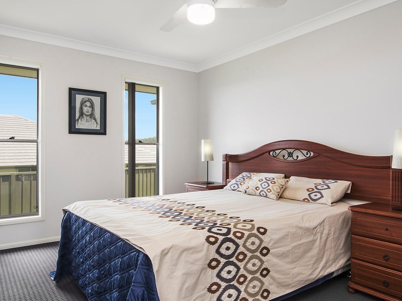 25 Medina Place, Cameron Park NSW 2285