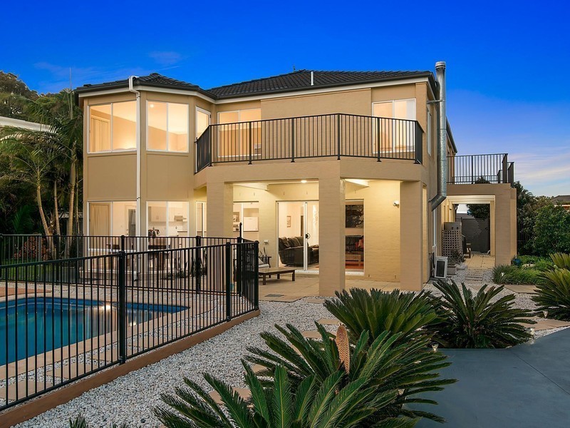 1 Sea Eagle Crescent, Caves Beach NSW 2281