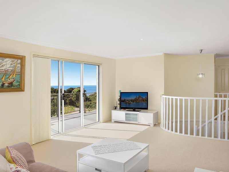 1 Sea Eagle Crescent, Caves Beach NSW 2281