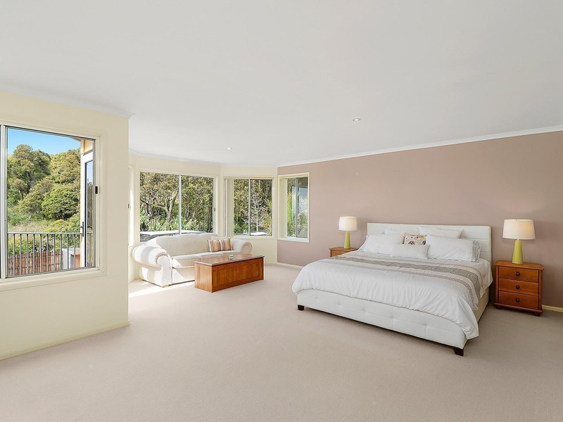 1 Sea Eagle Crescent, Caves Beach NSW 2281