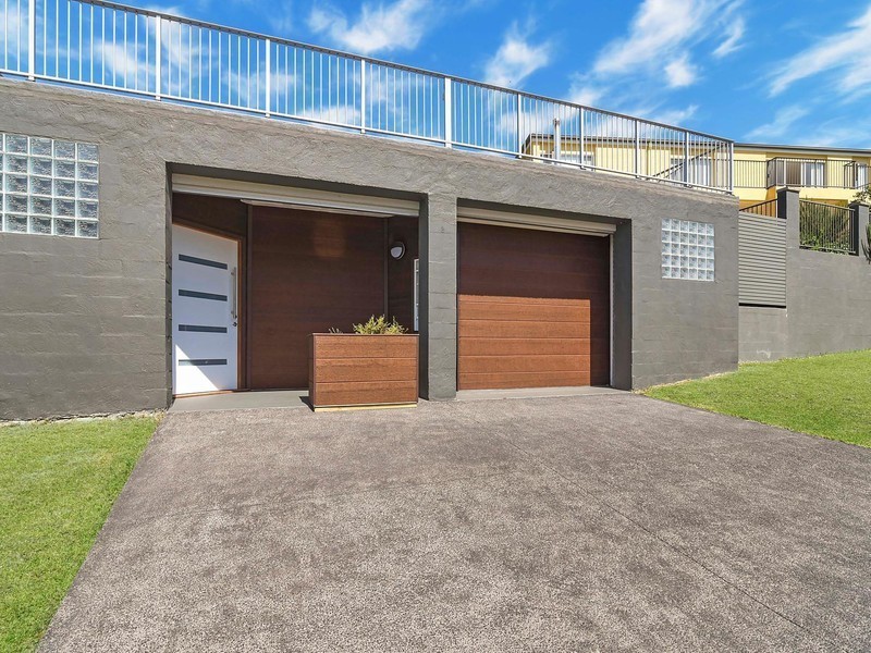 1 Sea Eagle Crescent, Caves Beach NSW 2281