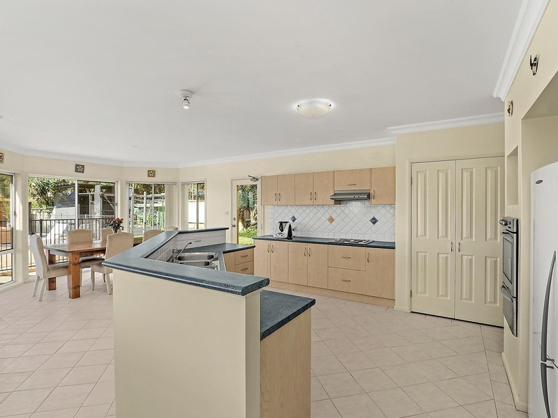 1 Sea Eagle Crescent, Caves Beach NSW 2281