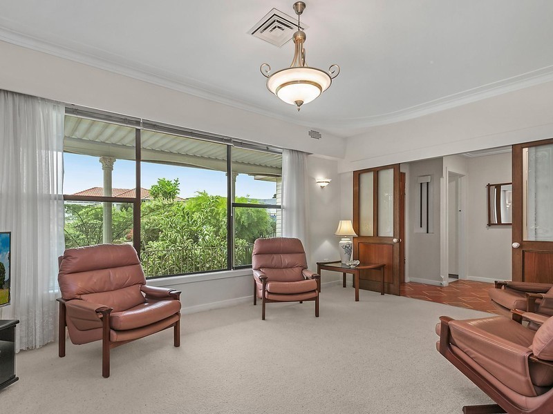 8 Bryson Avenue, Kotara NSW 2289