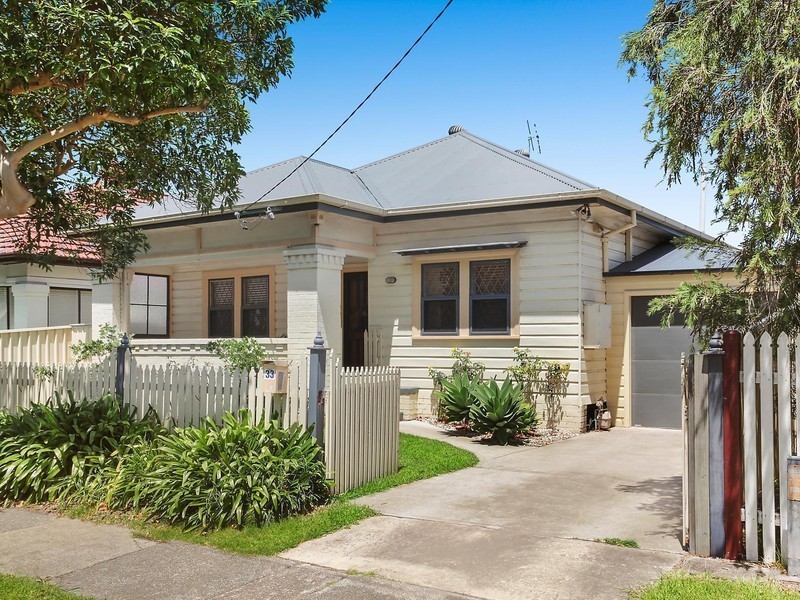 33 Pulver Street, Hamilton South NSW 2303