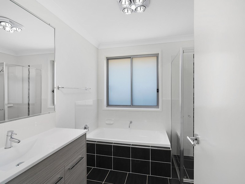 3 Falster Ridge, Cameron Park NSW 2285