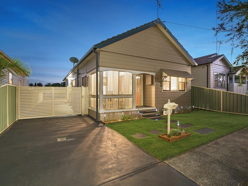 11 Albert Street, Mayfield NSW 2304