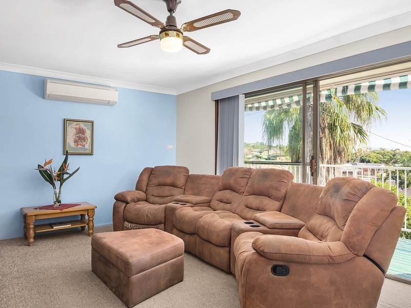 33 Amsdale Avenue, Macquarie Hills NSW 2285