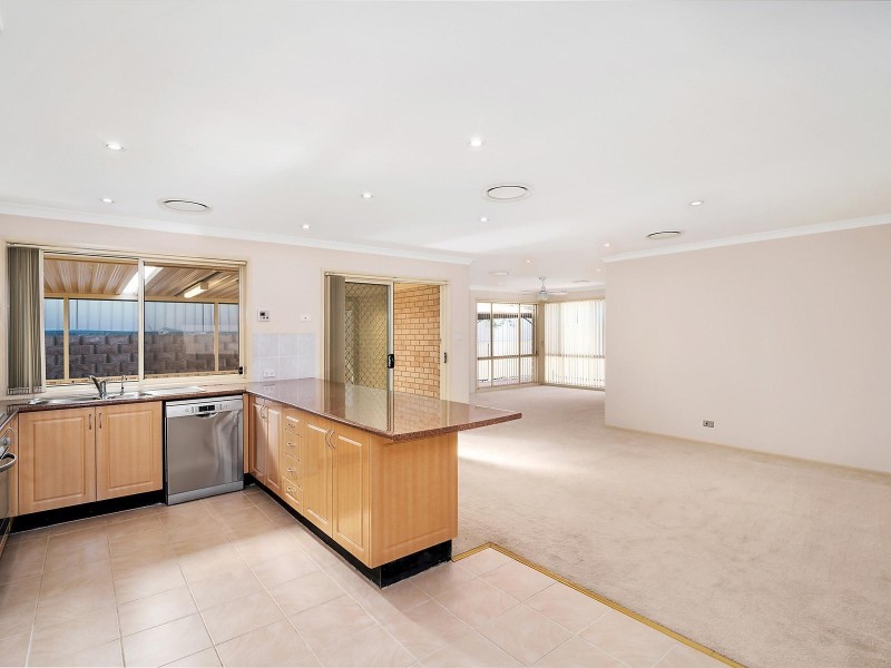 10 Hawkins Place, Cameron Park NSW 2285