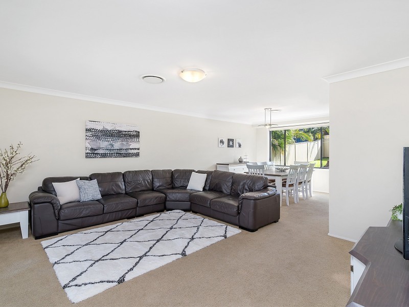 14 Hampton Way, Maryland NSW 2287