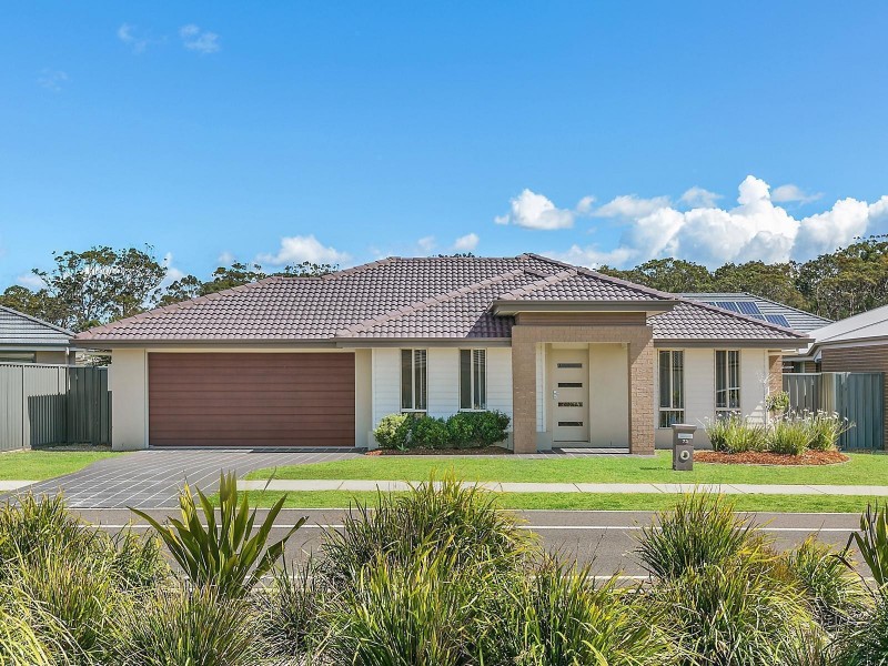 73 Seaside Boulevard, Fern Bay NSW 2295