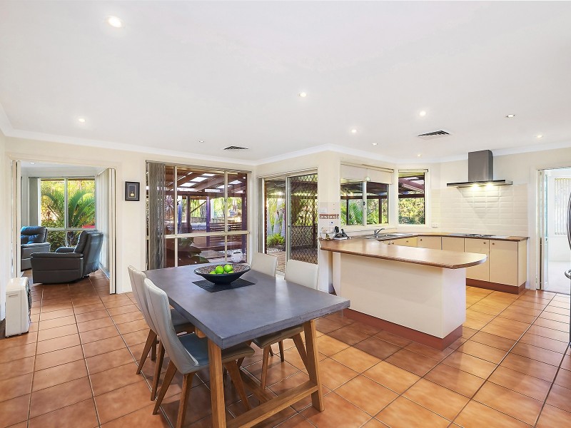 8 Mountbatten Place, Valentine NSW 2280