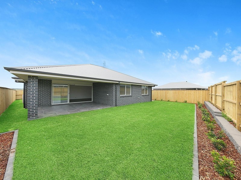 37 Barr Promenade, Thornton NSW 2322
