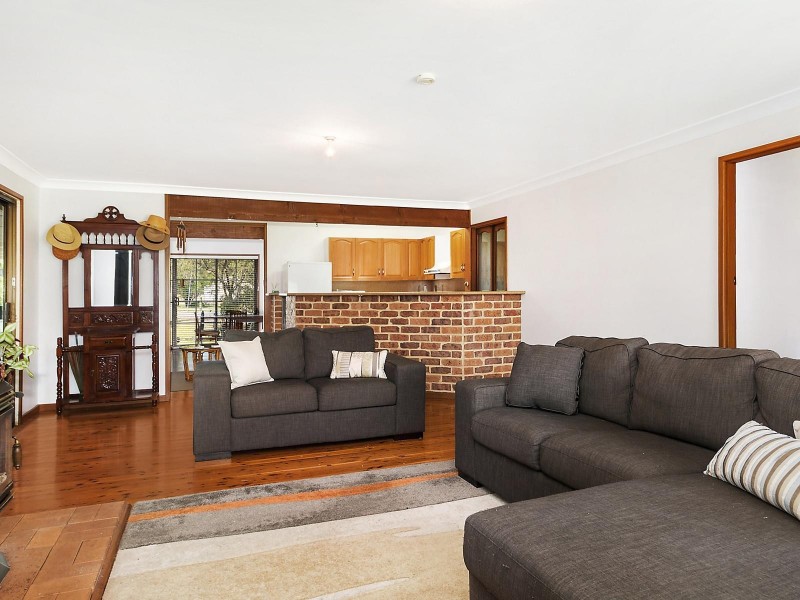 37 Burton Road, Eleebana NSW 2282