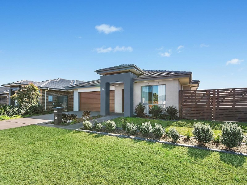 19 Plover Street, Fern Bay NSW 2295