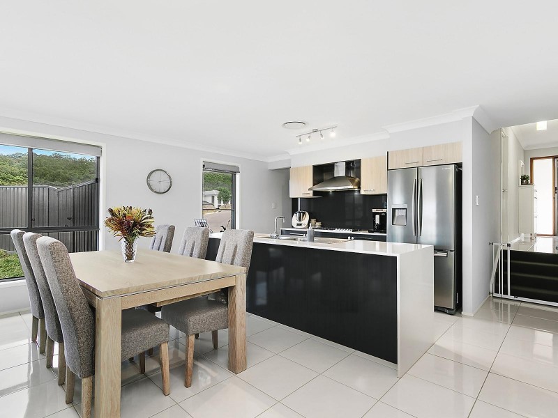 3 Falster Ridge, Cameron Park NSW 2285