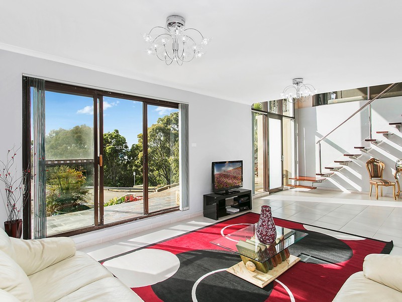 48 Sylvan Ridge Drive, Illawong NSW 2234