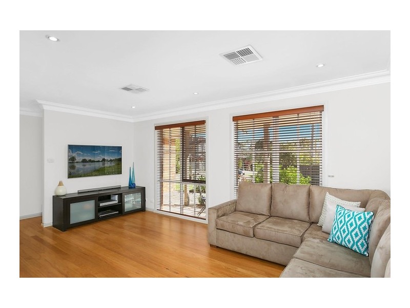 4 May Place, Illawong NSW 2234