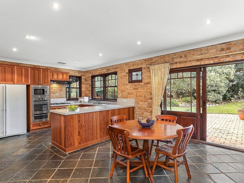 17 Bradley Place, Illawong NSW 2234