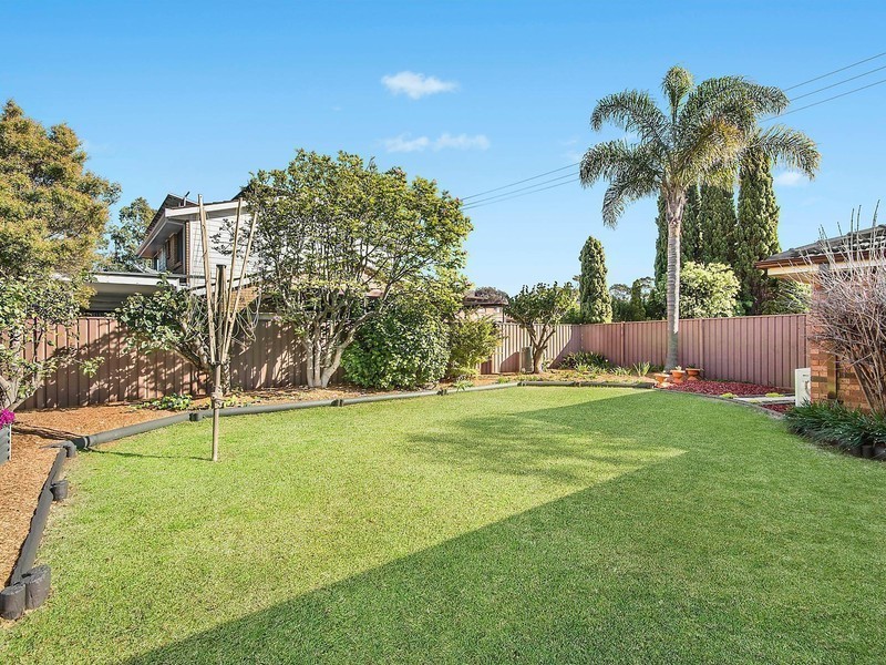 1 Ribbon Gum Close, Alfords Point NSW 2234
