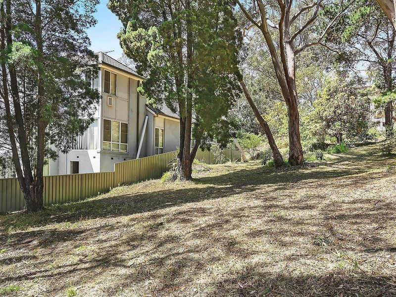 848 Henry Lawson Drive, Picnic Point NSW 2213