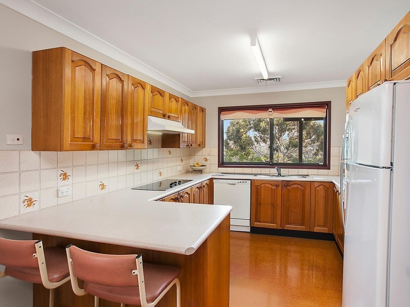 2 Flint Place, Illawong NSW 2234