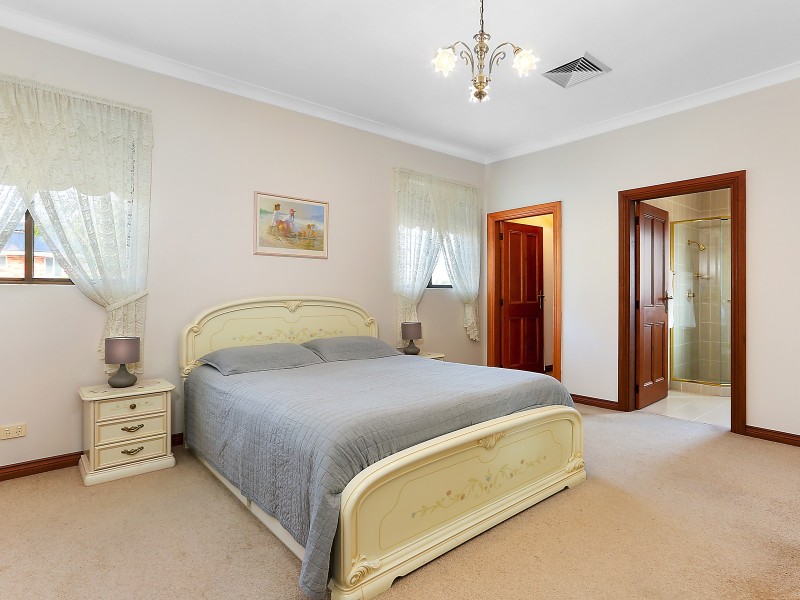 51 Royal Oak Drive, Alfords Point NSW 2234