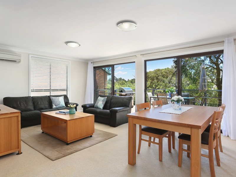 107 Blaxland Drive, Illawong NSW 2234