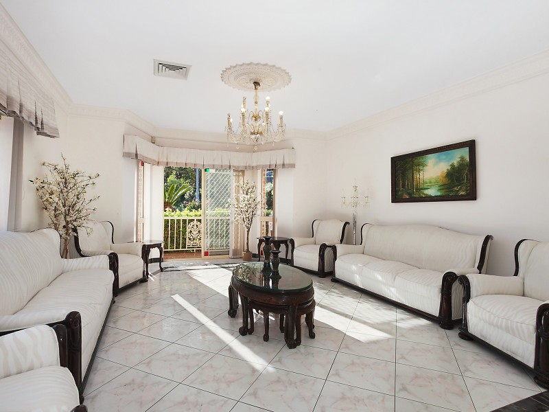 4 Barrier Place, Illawong NSW 2234