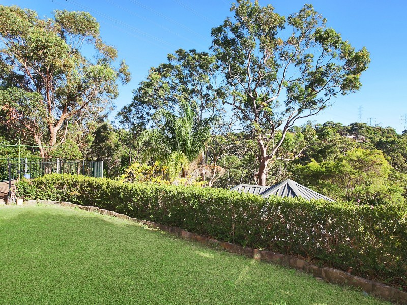 4 Barrier Place, Illawong NSW 2234