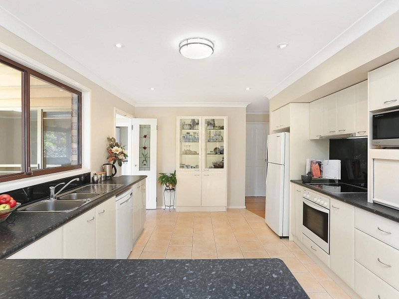 15 Shand Close, Illawong NSW 2234