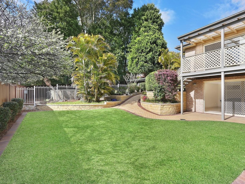 15 Shand Close, Illawong NSW 2234