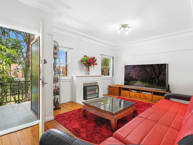 102 Boundary Road, Mortdale NSW 2223