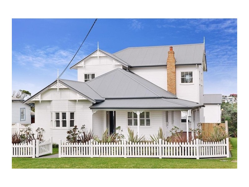 9 Woodland Avenue, Thirroul NSW 2515