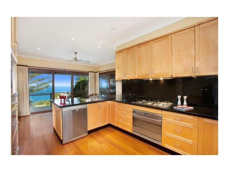 17 Kallaroo Avenue, Stanwell Park NSW 2508
