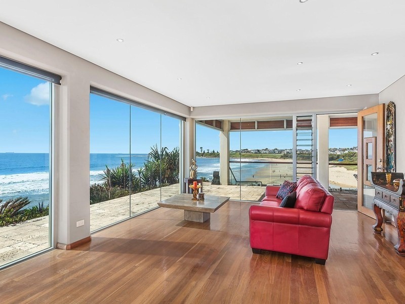 2 Corbett Avenue, Thirroul NSW 2515