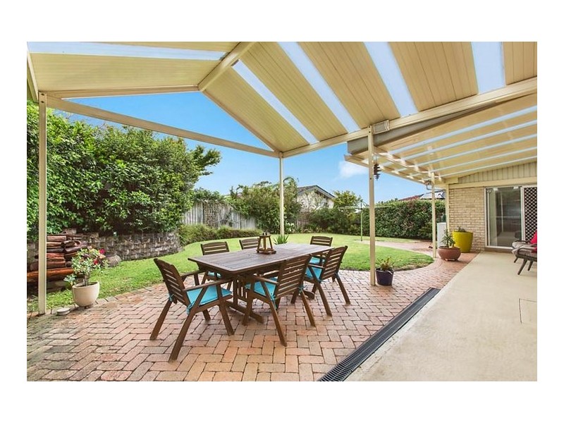15 Kanangra Drive, Thirroul NSW 2515